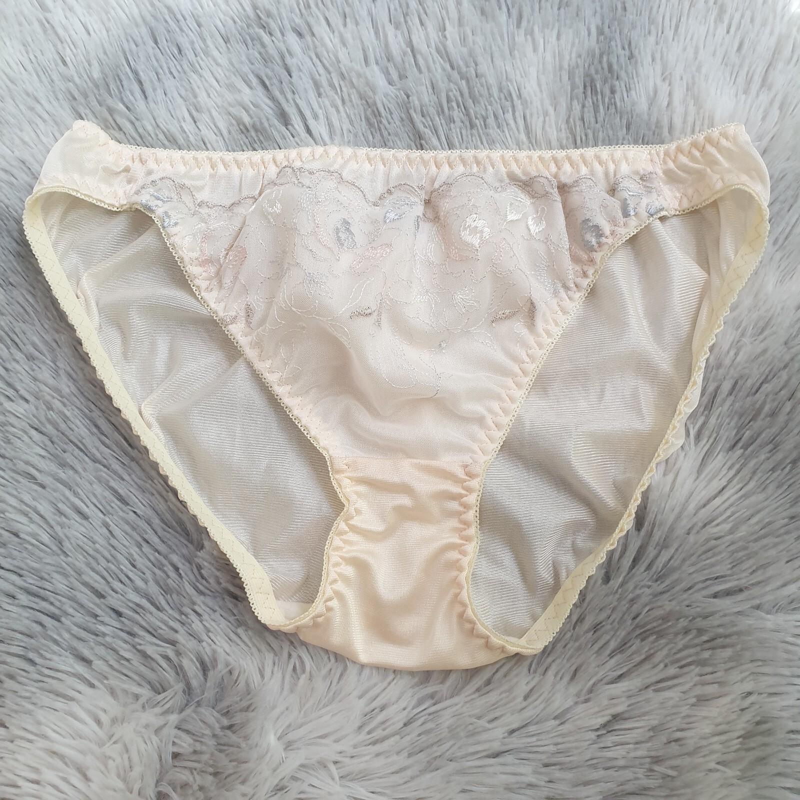 VTG Silky Nylon Panty Yellow Bikini Shiny Floral Lace Brief Size 7-8 Hip 38-42″