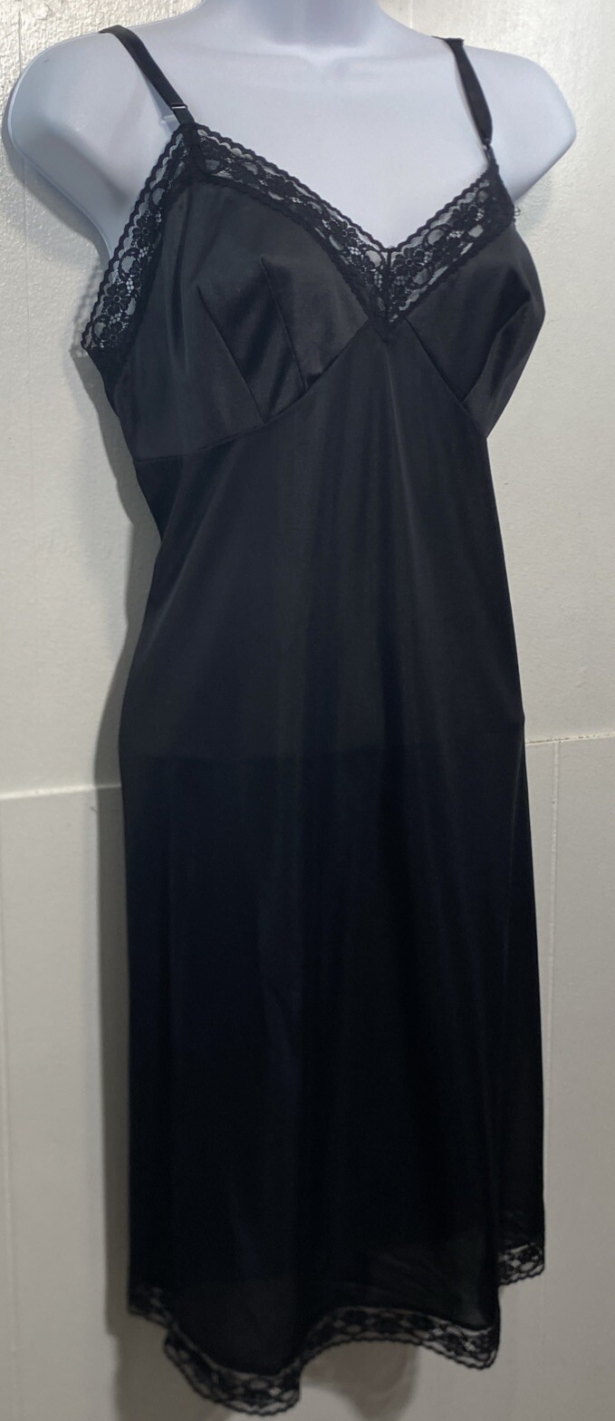 Vanity Fair Full Slip Womens Size 40 Fits 36 Bust 36 L Rosette Lace Black 10103