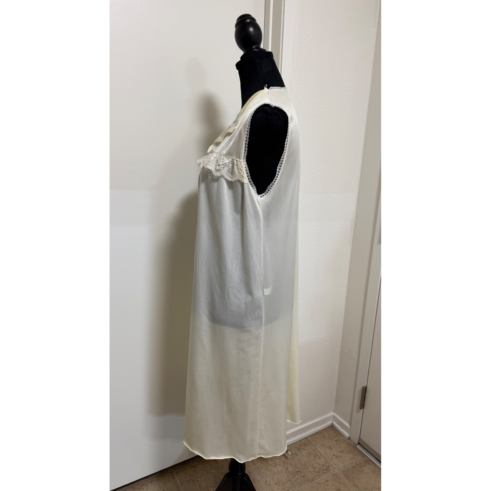 Vintage Alberti Cream Nylon Nightgown Blue Floral Embroidery Lace Trim Midi L