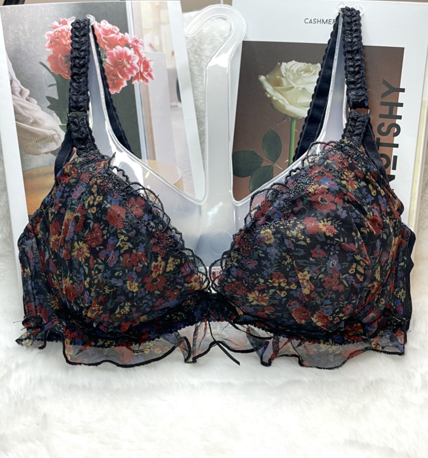Vintage Nylon Floral Lace Underwire Bra 32DD Silky Soft Cup Back Closure