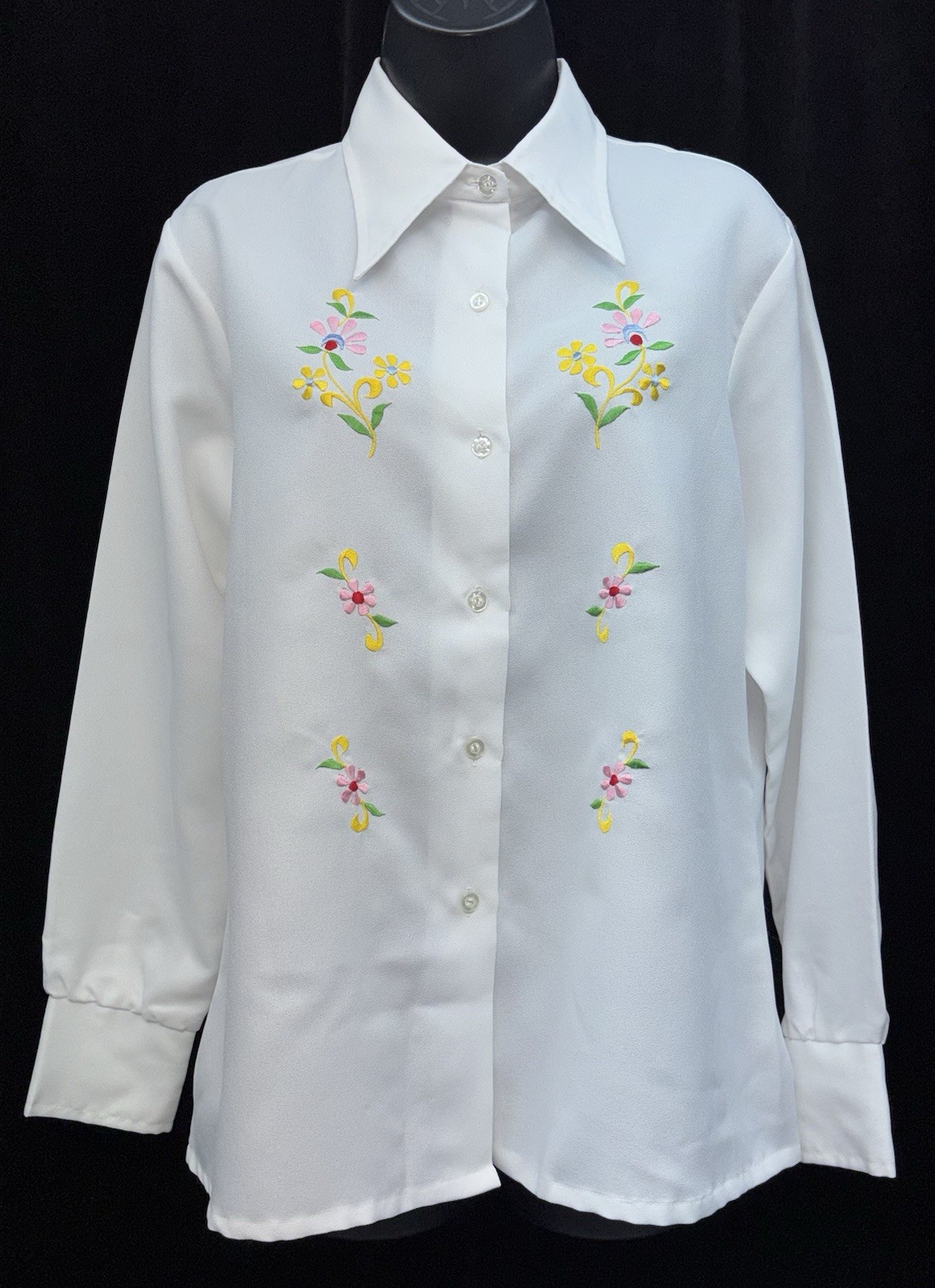VTG K-Mart Wash & Wear Women Size 38 Button Up Embroidered Long Sleeve Top White