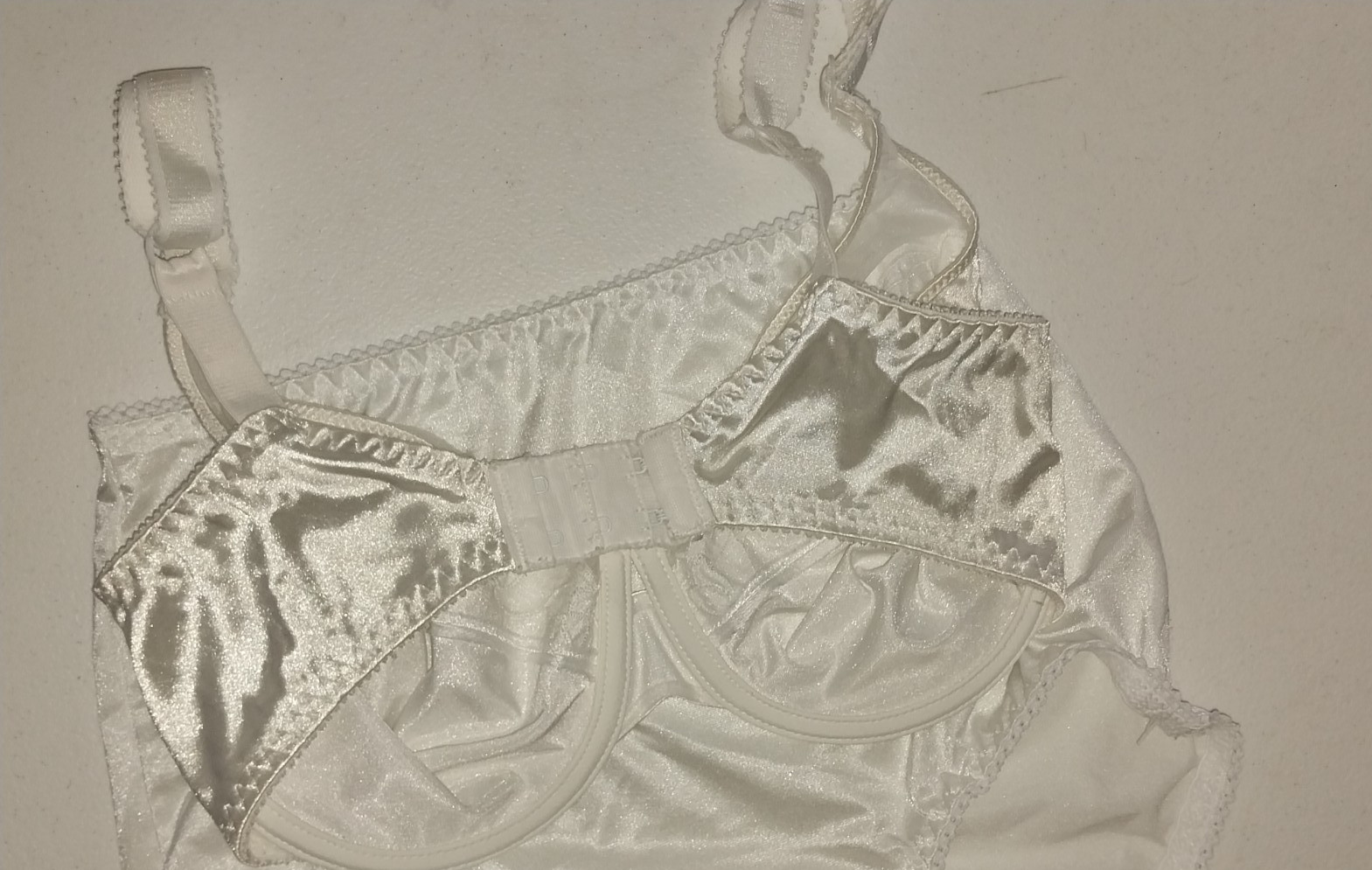 VTG SATIN Second Skins Vanity Fair SNOW Bridal WHT SHINY BRA 34D NEW UW T SHIRT