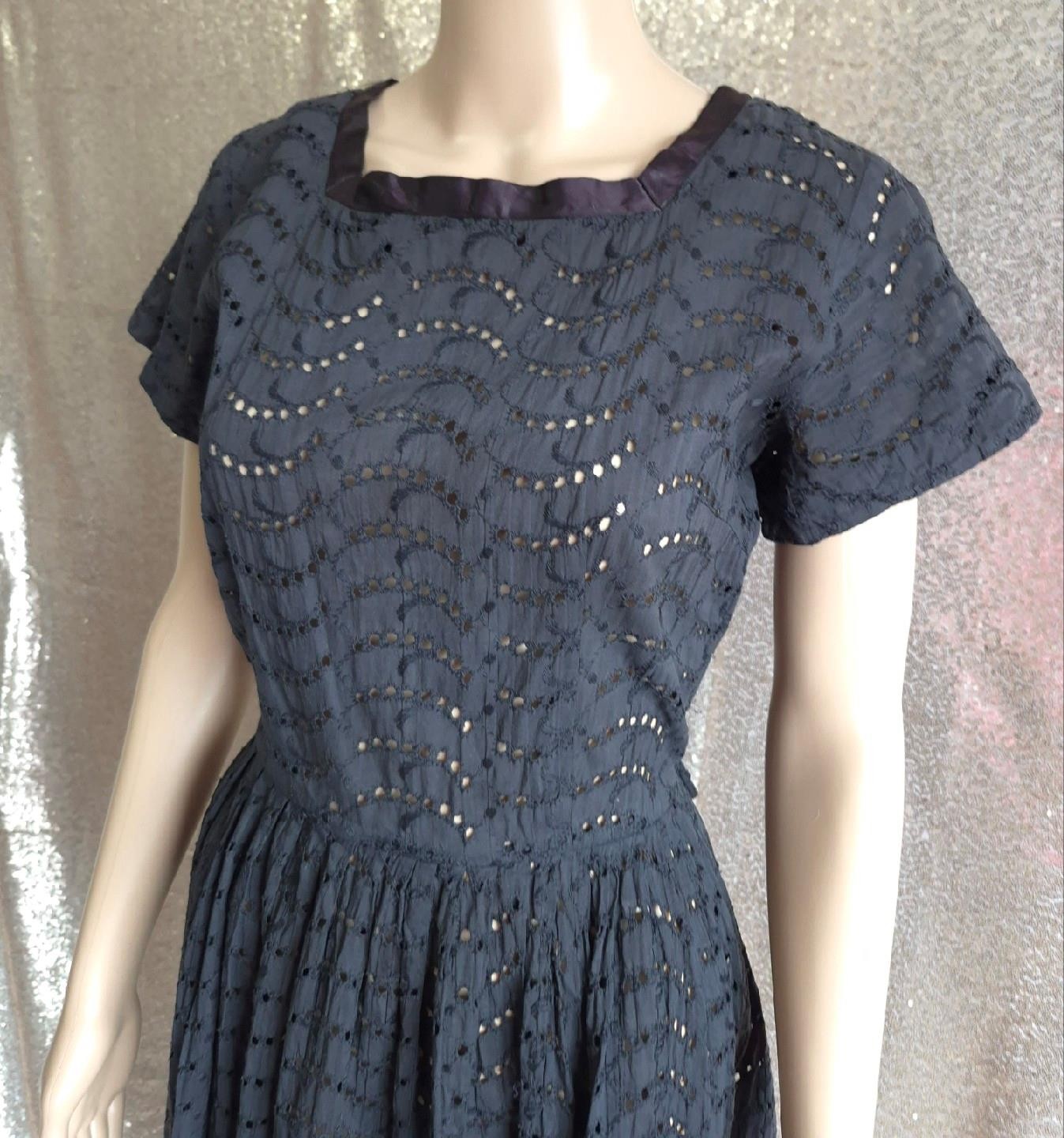 POST WAR BLACK COTTON EYELET vintage 1940s 50s Square Neck DAY DRESS – S / M