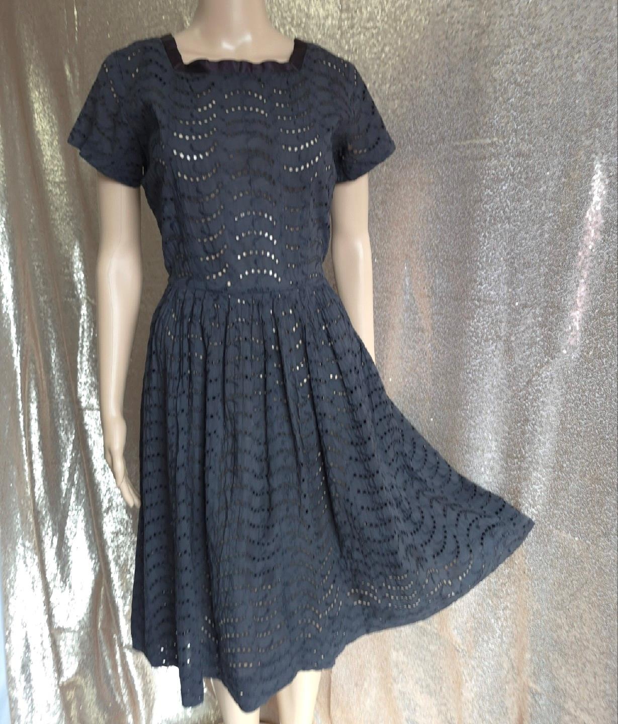 POST WAR BLACK COTTON EYELET vintage 1940s 50s Square Neck DAY DRESS – S / M