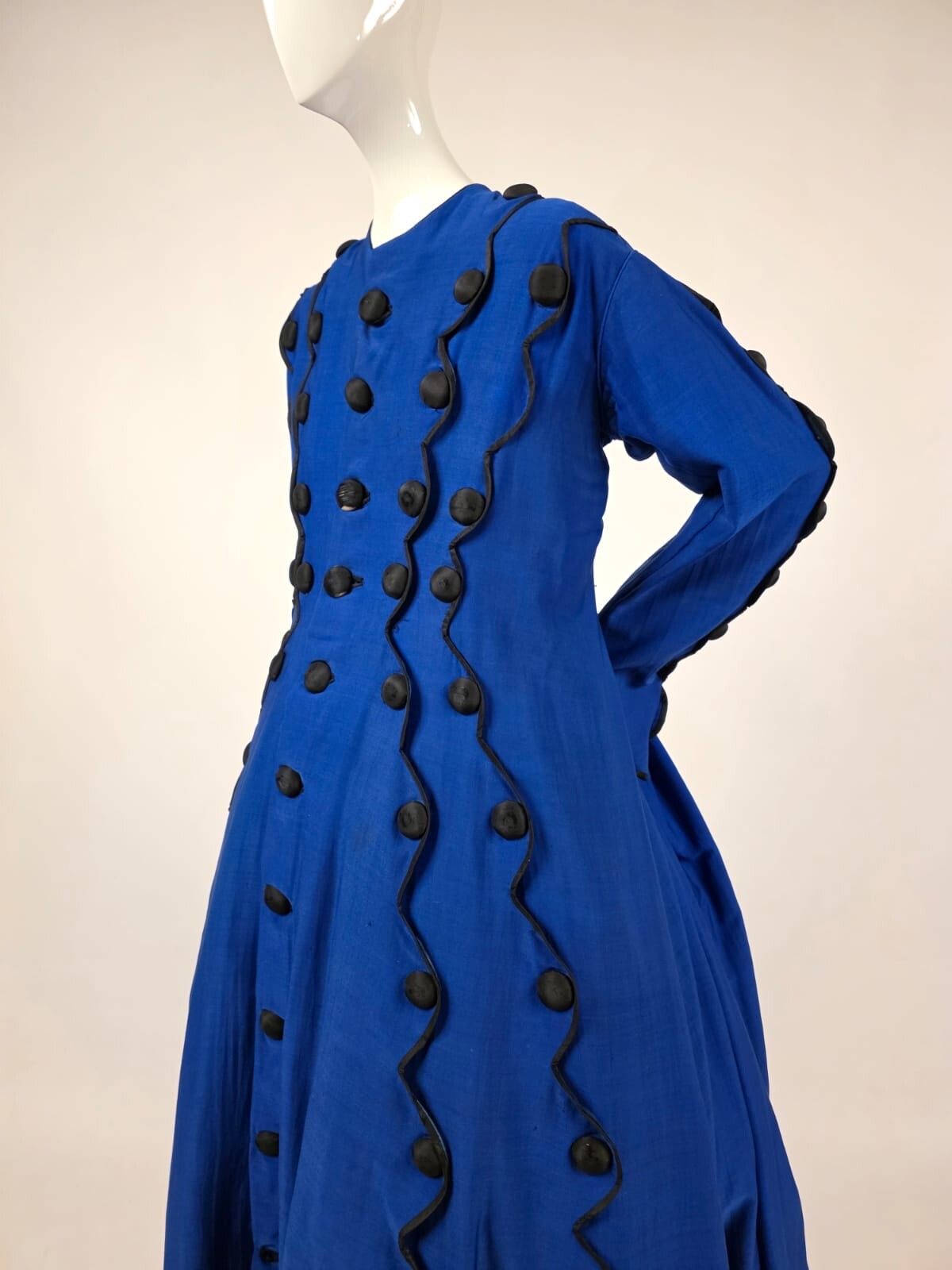 VICTORIAN 1860’S BLUE WRAPPER DRESS W QUINTUPLE BUTTON FRONT + 78 BUTTONS