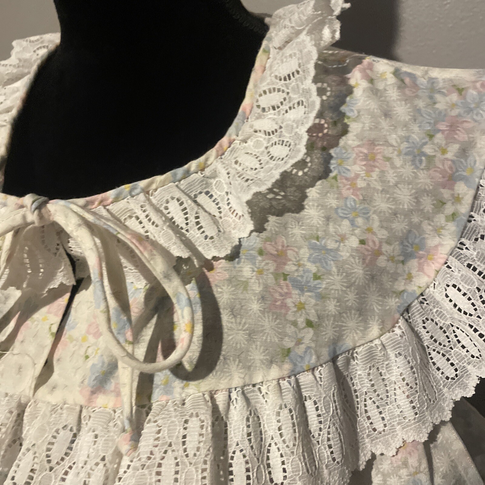 Vintage Womens Nightgown Philmaid Size Large Floral Lace Trimmed