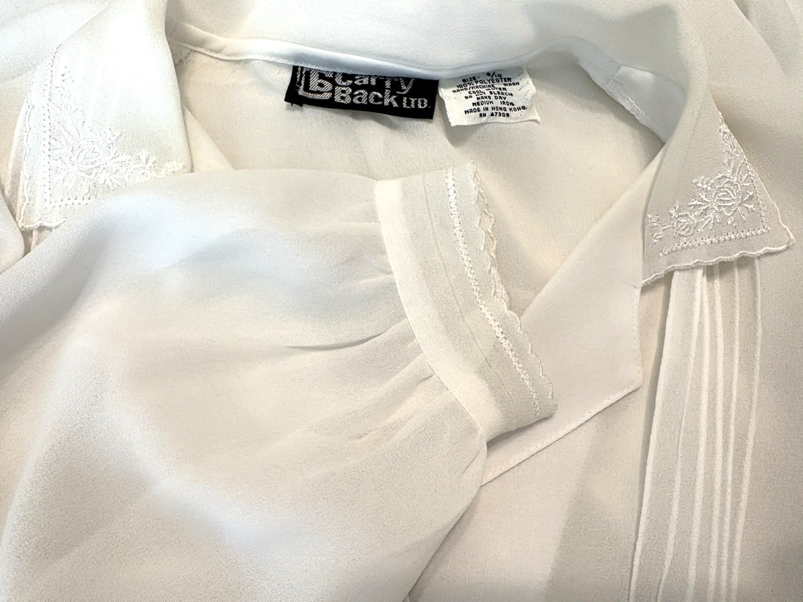 White Blouse Silky Button 9/10 Front Flower Collar & Cuff Vintage Carry Back