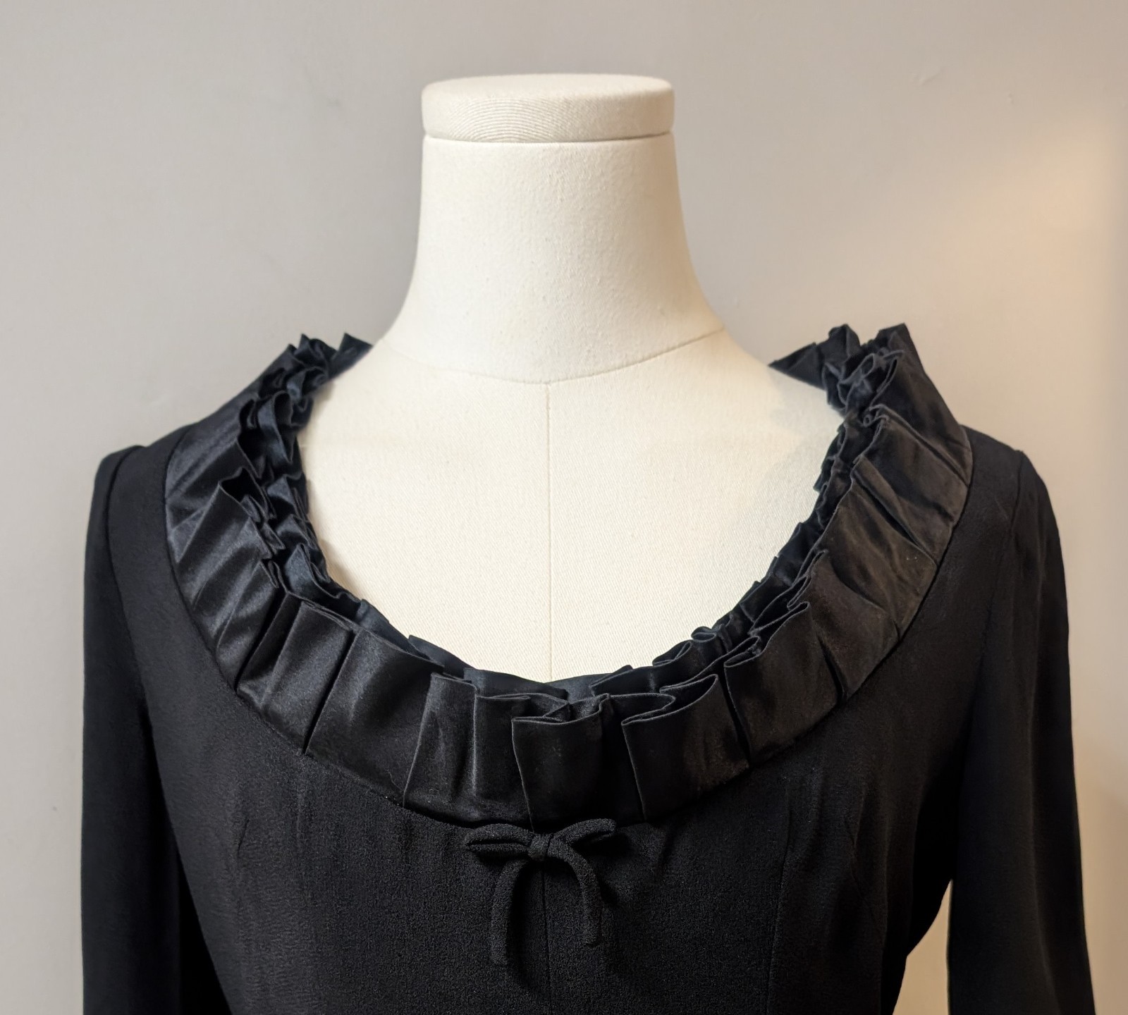Vintage 60’s Sydney North Black Rayon Crepe Femme Fatale Dress Zipper Sleeves S