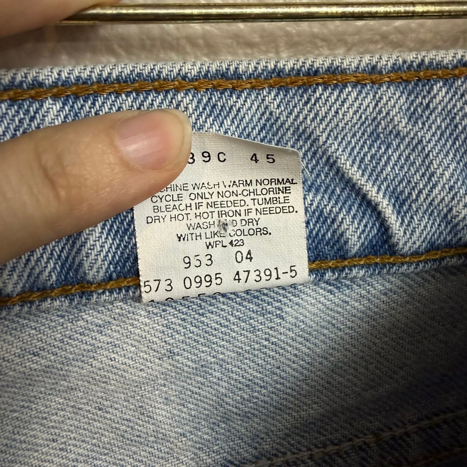 Levi’s 550 Relaxed Fit Tapered Leg Size 3 Short Light Wash 90s Vintage Mom Jeans