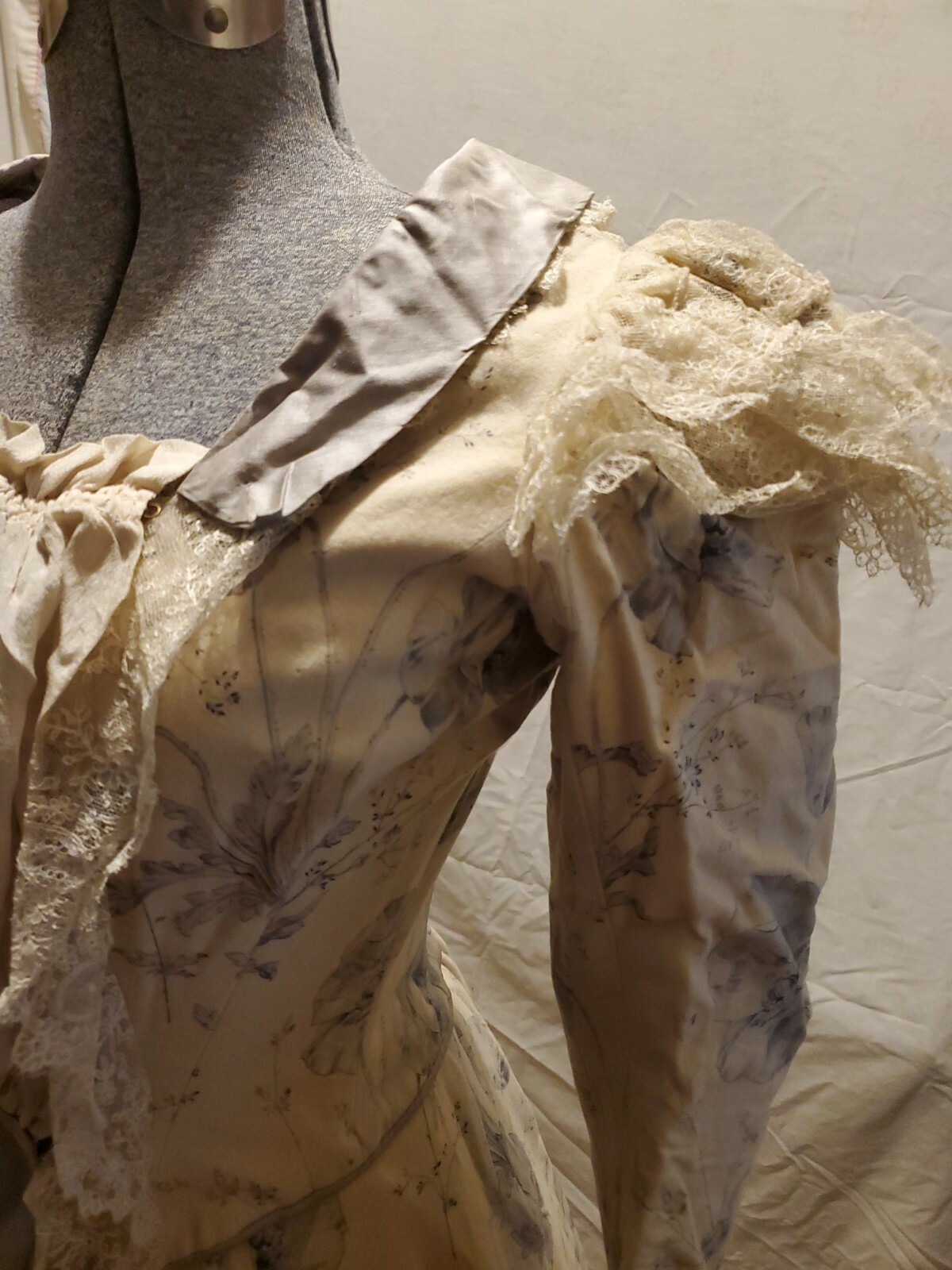 Magnificent Antique Original 1880s Heavy Wool and Silk Bustle Gown Very Nice!!!
