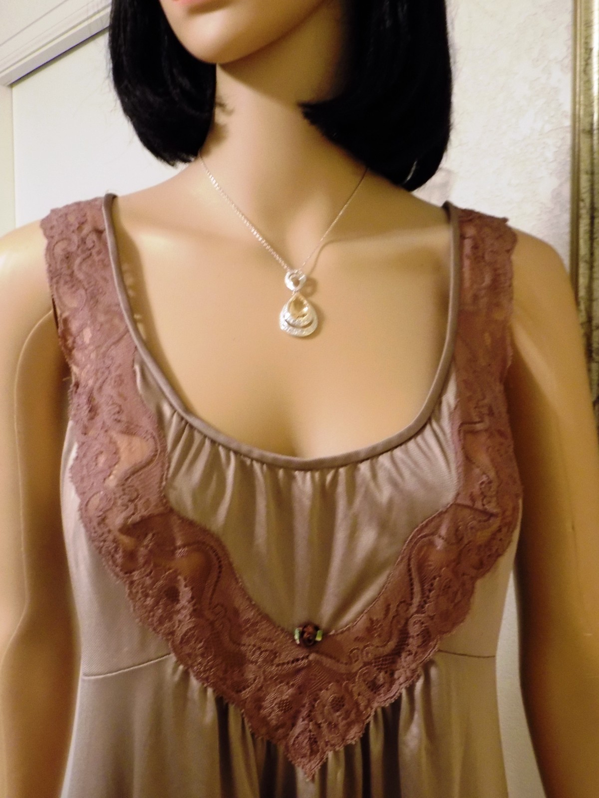 VANITY FAIR VTG Nylon Antron III TAUPE Lace bodice nightgown size 34 bust