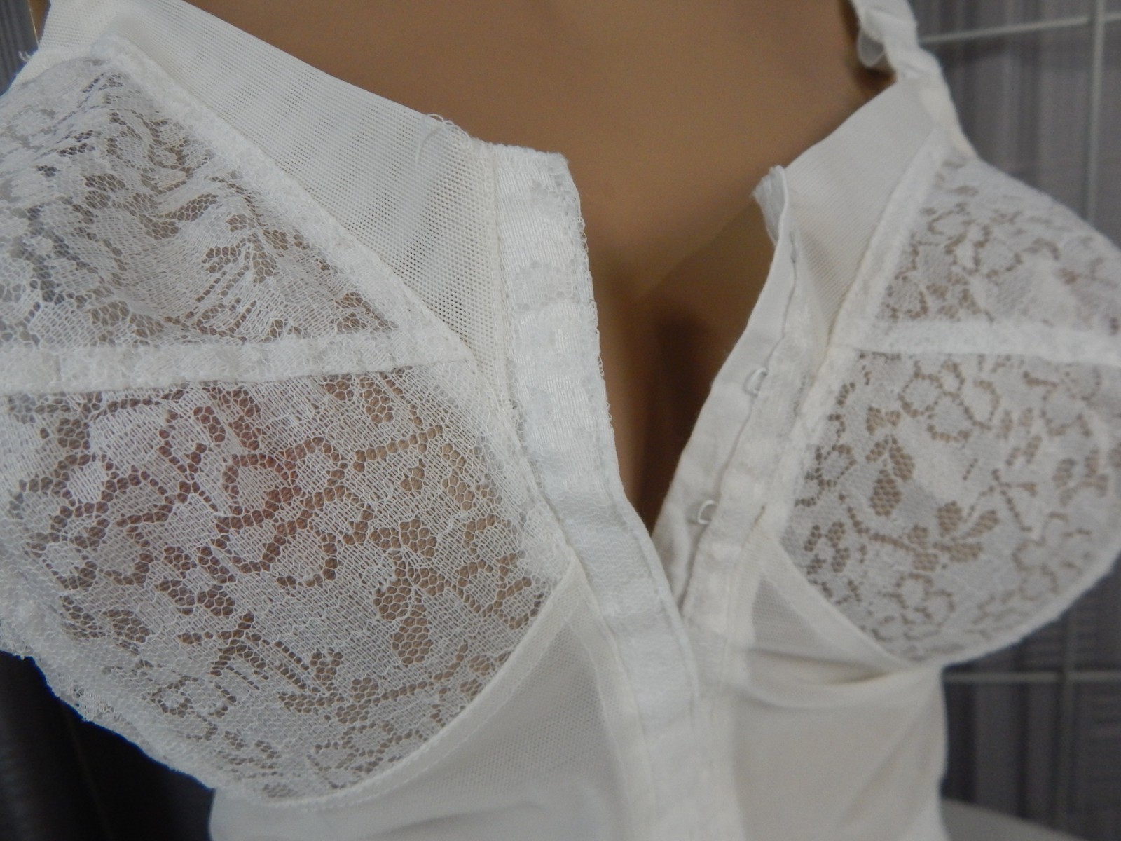 KDT FASHIONS, INC. Fully Front Close Longline Posture Wireless White 40B Bra