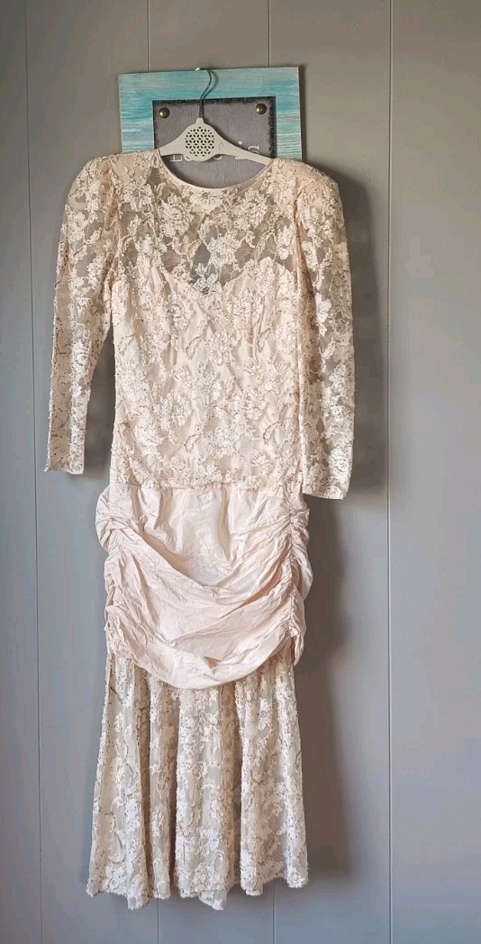 Stunning VERY Vintage Cream Embellishments Floral Lace Taffeta Cocktail Dress⚘️