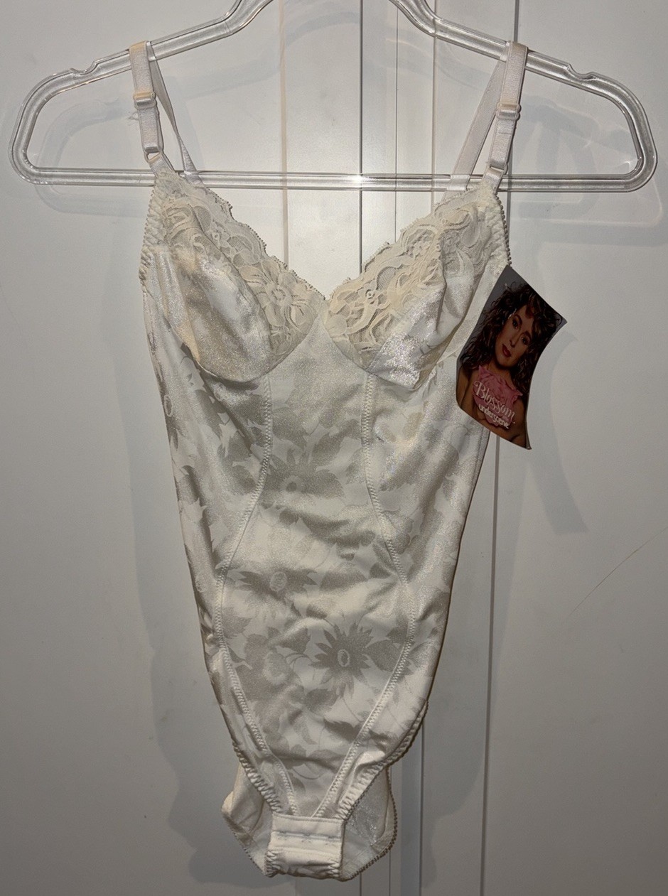 Vintage 1980s Underscene Ivory Antron Nylon Blend Lace Lingerie Bodysuit Sz 36B