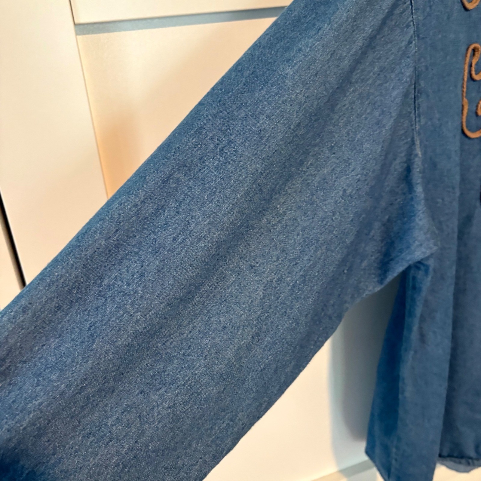 62 East Women’s Vintage Blue Chambray Western Button Front Shirt in Size L
