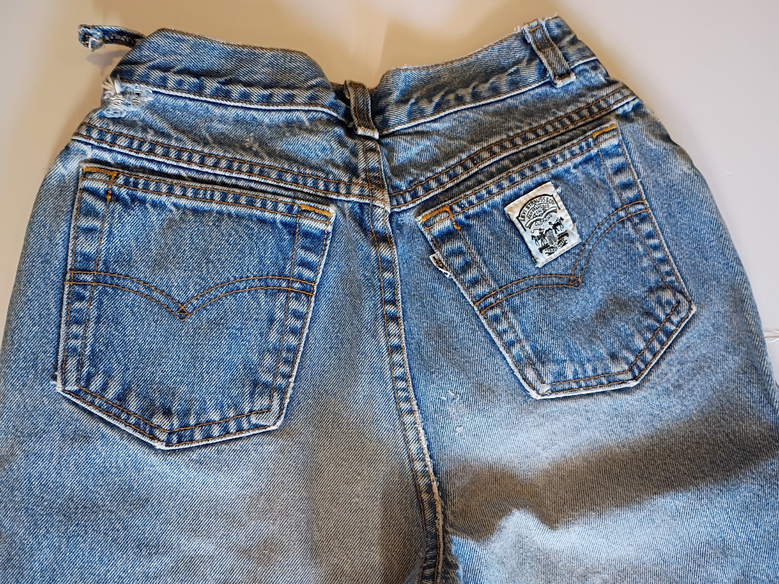 Vintage Levis Women’s Denim Blue Jeans 24″ Waist White Tab Two Horse Patch Levi