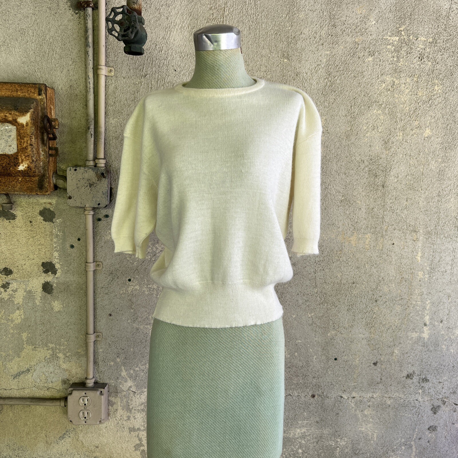 Vintage 1950s White Soft Orlon Knit Sweater Short Sleeve Pull Over Blouse Top