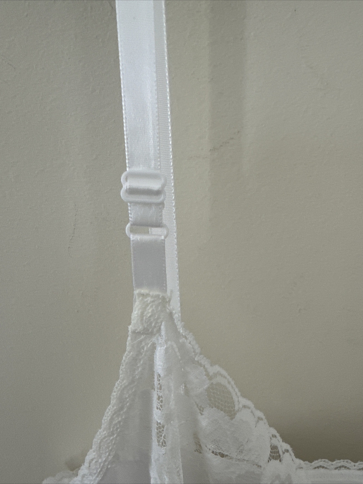 Women’s VASSARETTE Full Slip White 32” 36/42 10-105