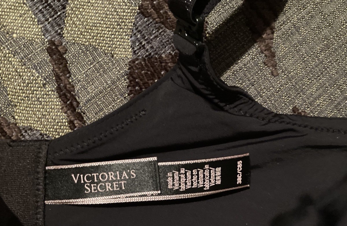 Victoria’s Secret Padded Bra Black Size 38C NWT New in Package