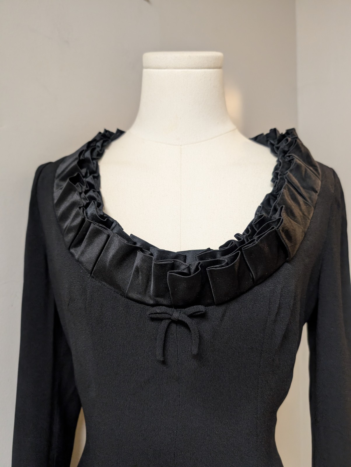Vintage 60’s Sydney North Black Rayon Crepe Femme Fatale Dress Zipper Sleeves S
