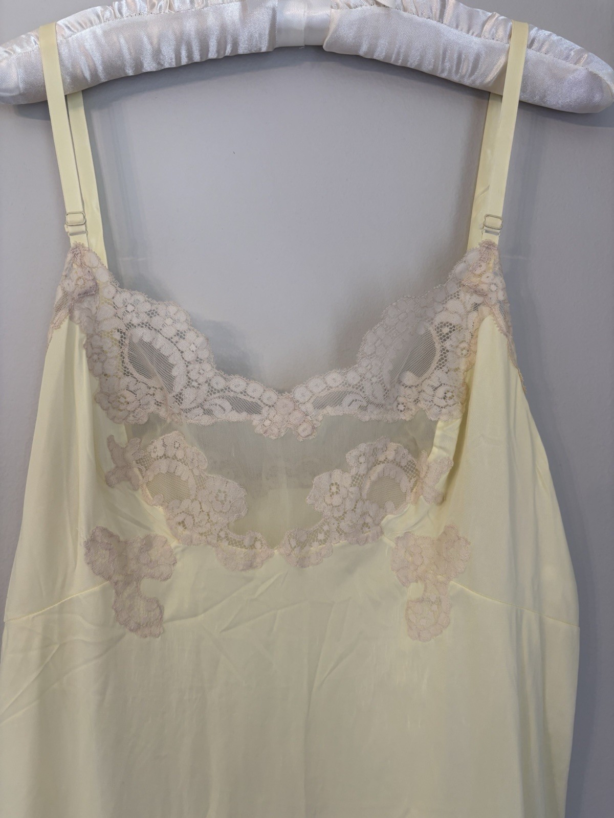 Vtg Kayser Light Yellow Full Slip Lace Trim Women’s Size 38 S Lingerie EUC USA