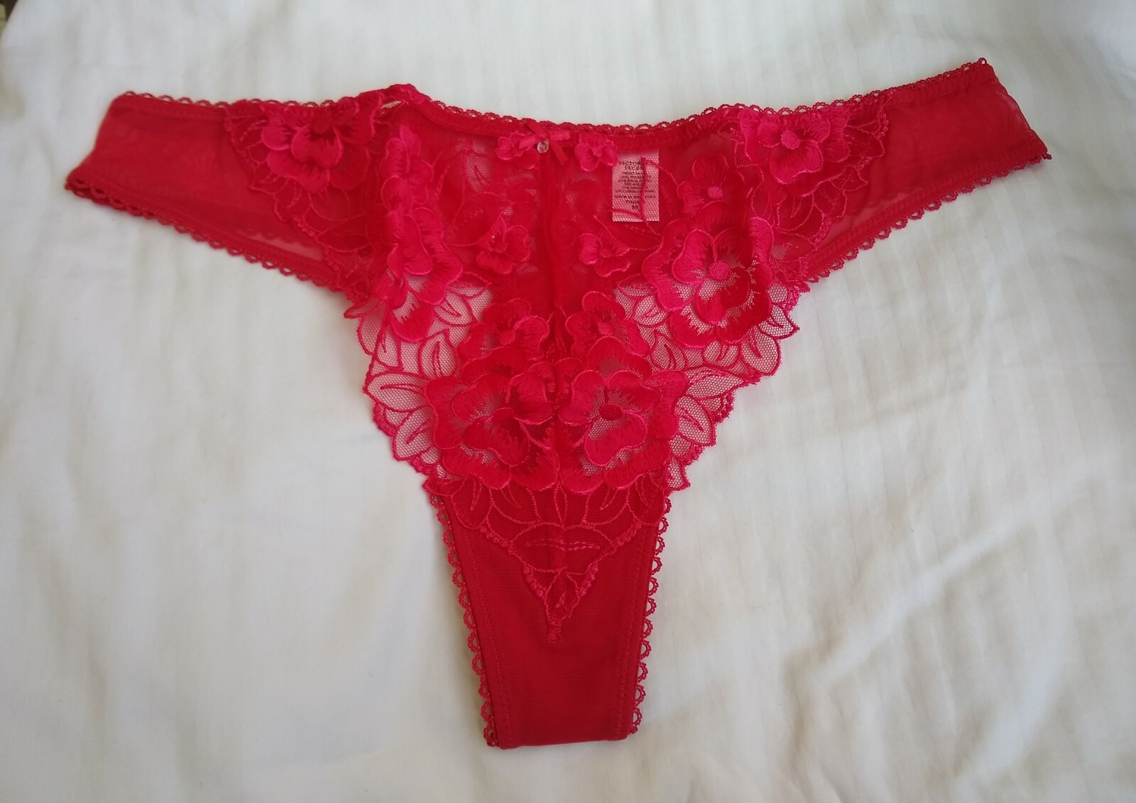 ❤️ VTG *2008* Victoria’s Secret Red Sheer Mesh Emb. Lace Thong Panty-Size M NIP