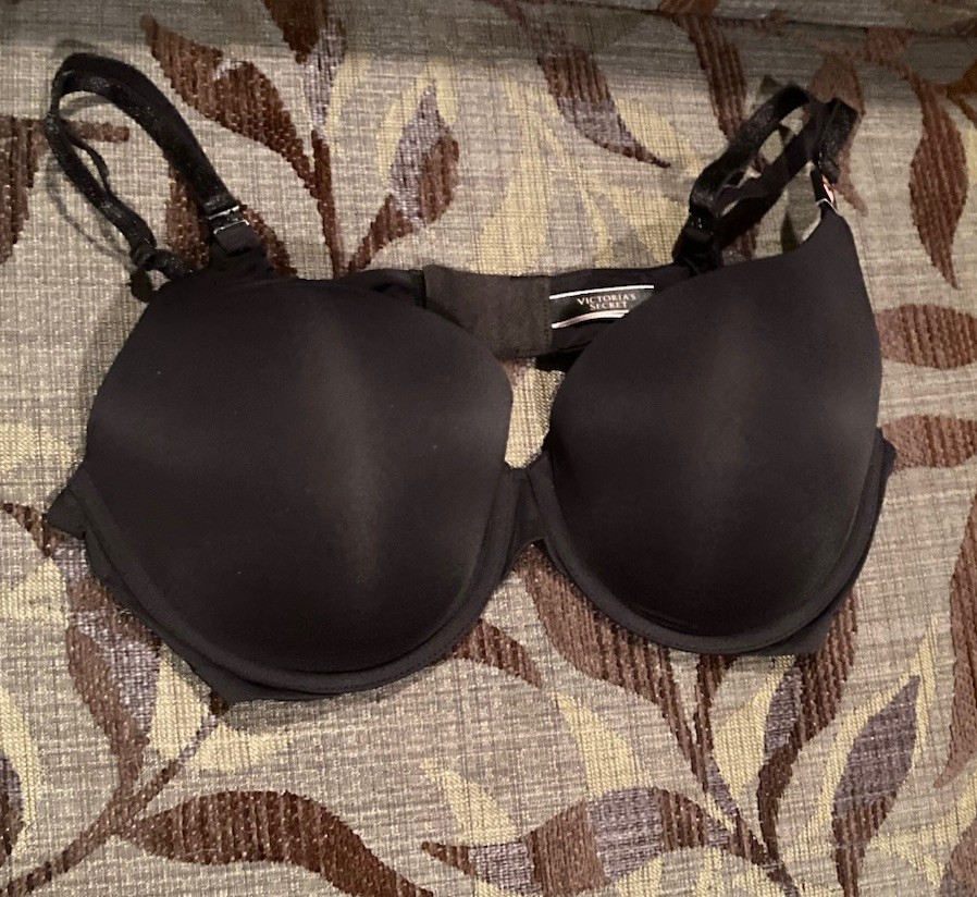 Victoria’s Secret Padded Bra Black Size 38C NWT New in Package