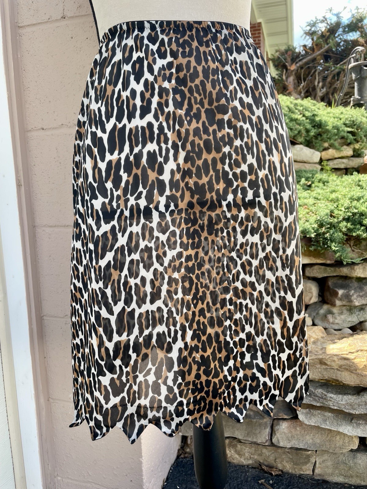 Vintage 1960s Vanity Fair 1/2 Slip Leopard Print Saw Tooth Bottom Sz.S All Nylon