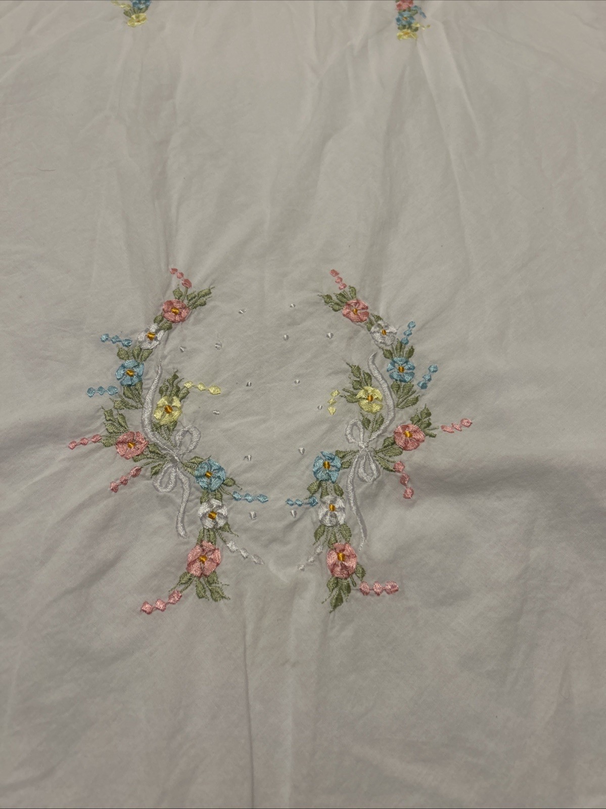 Vintage Style White Nightgown W/ Pastel Floral Embroidery Design Women’s Size 52