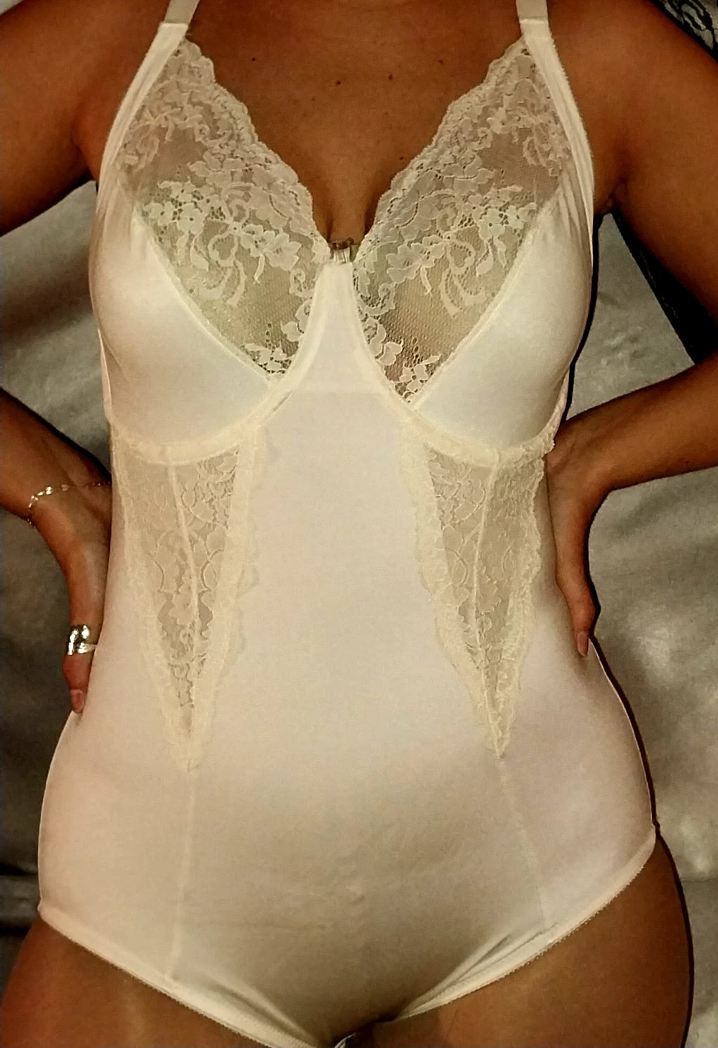 VTG SILKY NYLON LACY GIRDLE NIP TUCK BODYSUIT ALL IN ONE PANTIES BRA 42DD