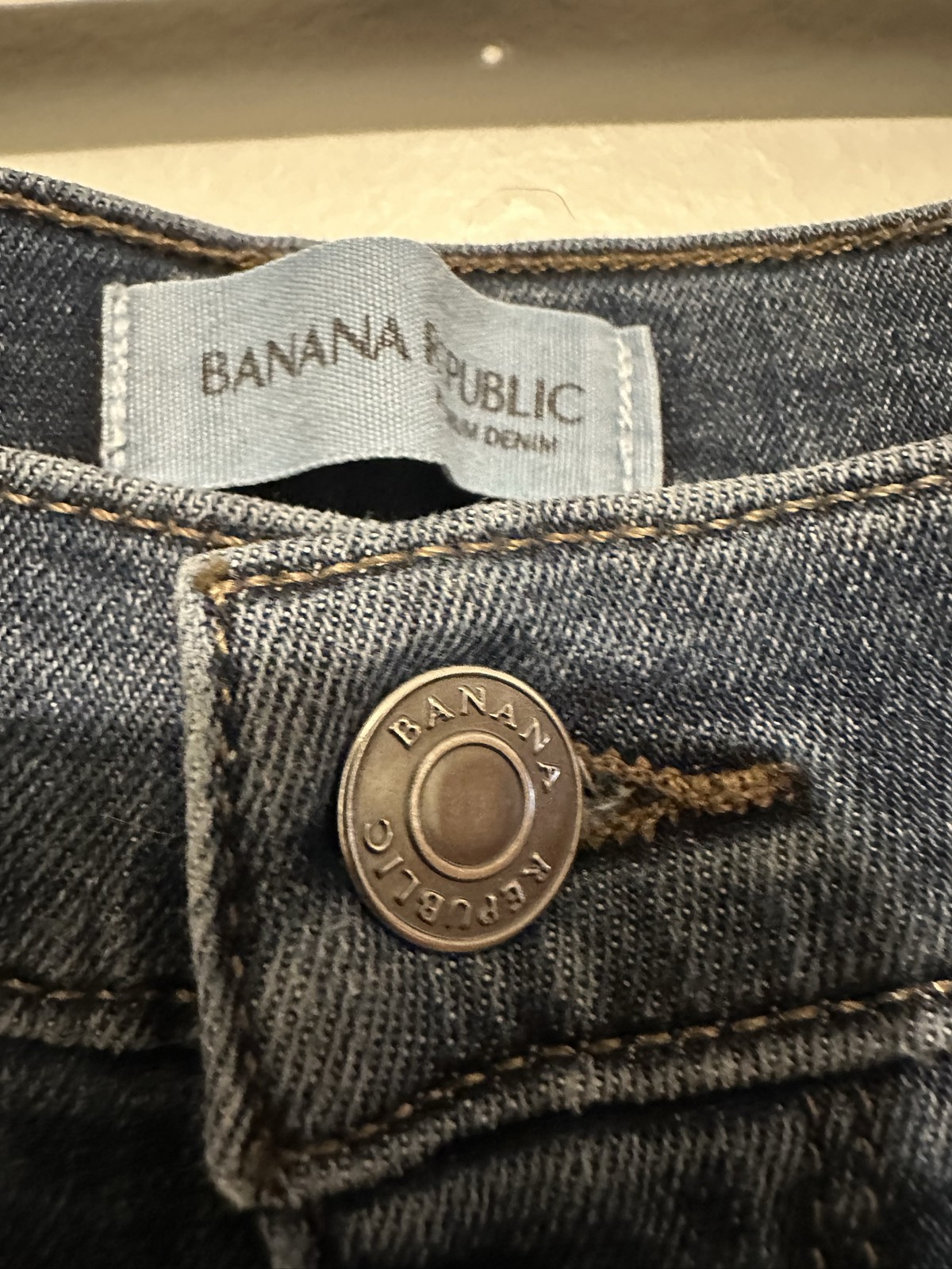 BANANA REPUBLIC Women’s 30 Blue Mid Rise Crop Flare Raw Jeans