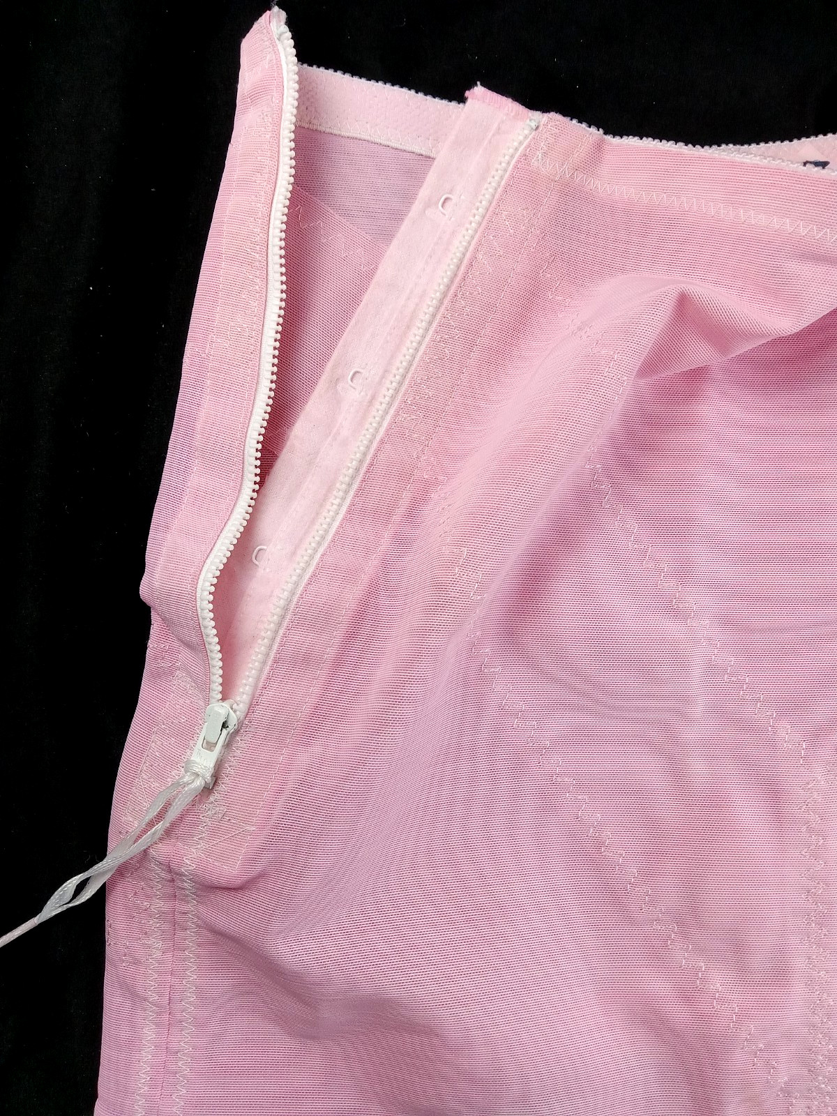 SISSY PINK OPEN BOTTOM GIRDLE & WET LOOK SISY PINK VTG NYLON STOCKINGS