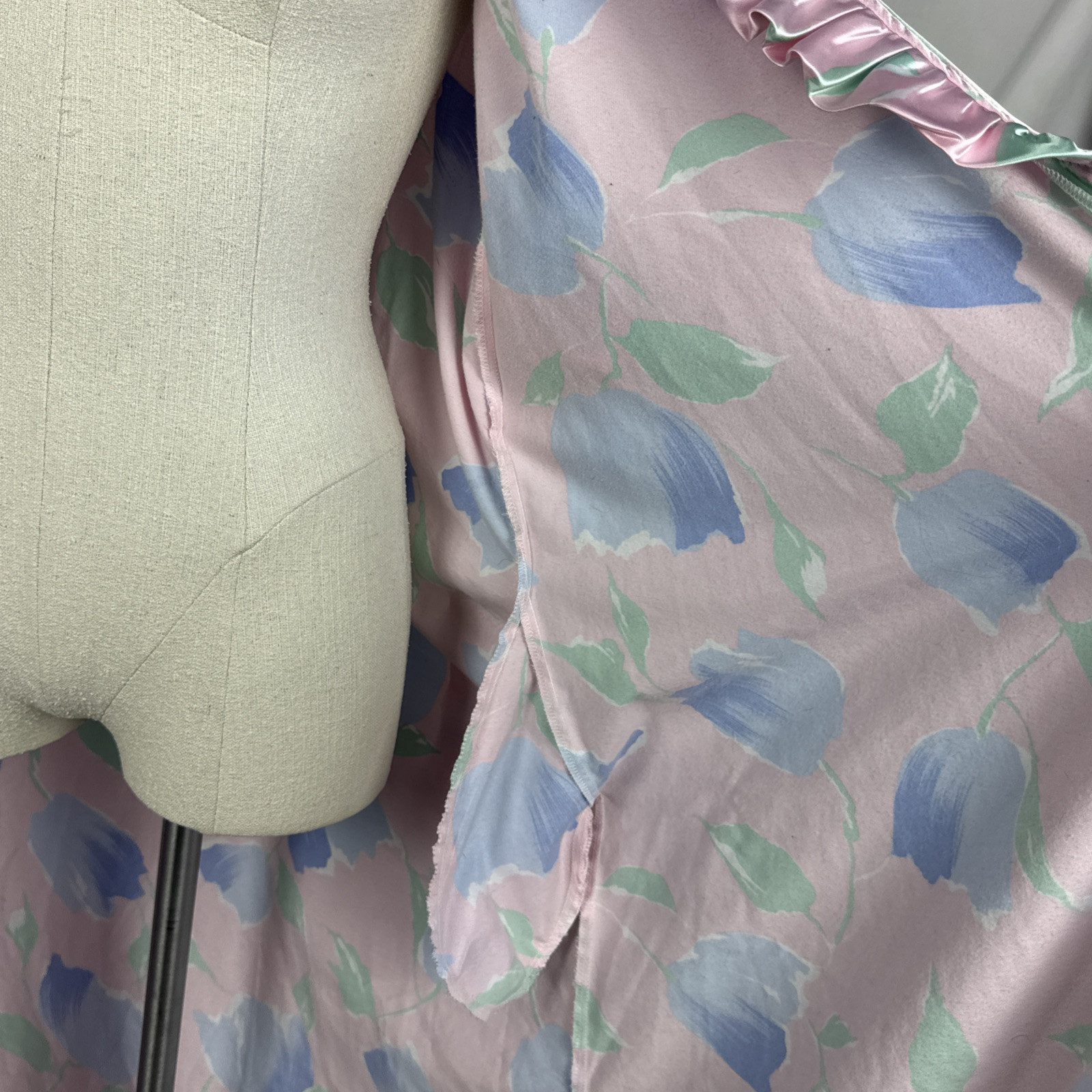 VINTAGE 1980’s B by Barad SMALL Satin Floral Robe+Belt – Golden Girls FL Style