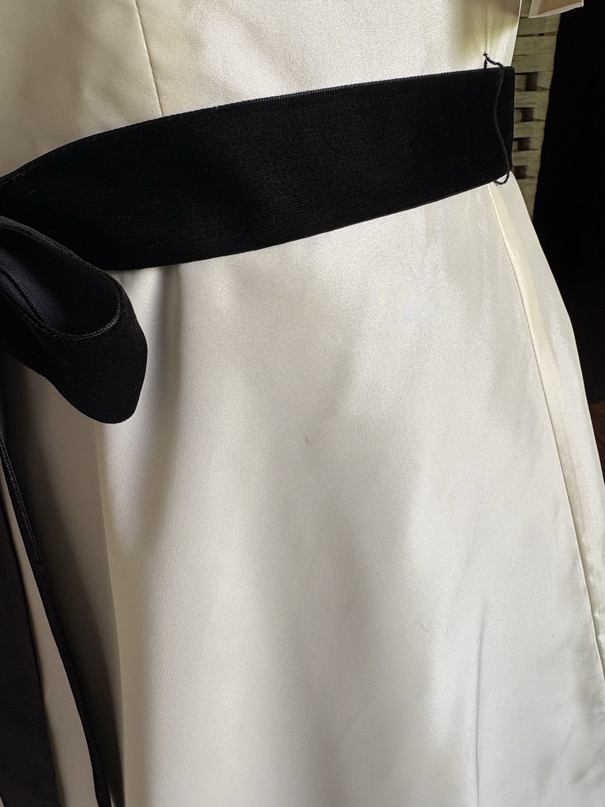 VTG 1990’s Ladies Sleeveless Fit n Flare White Sateen Dress w/Velvet Belt 8P