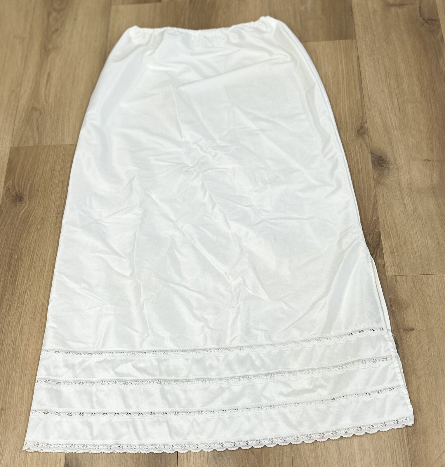 KAYSER Women’s Half Slip Medium Beige Side Slit Lace Trim Maxi 37.5″ Long Vtg
