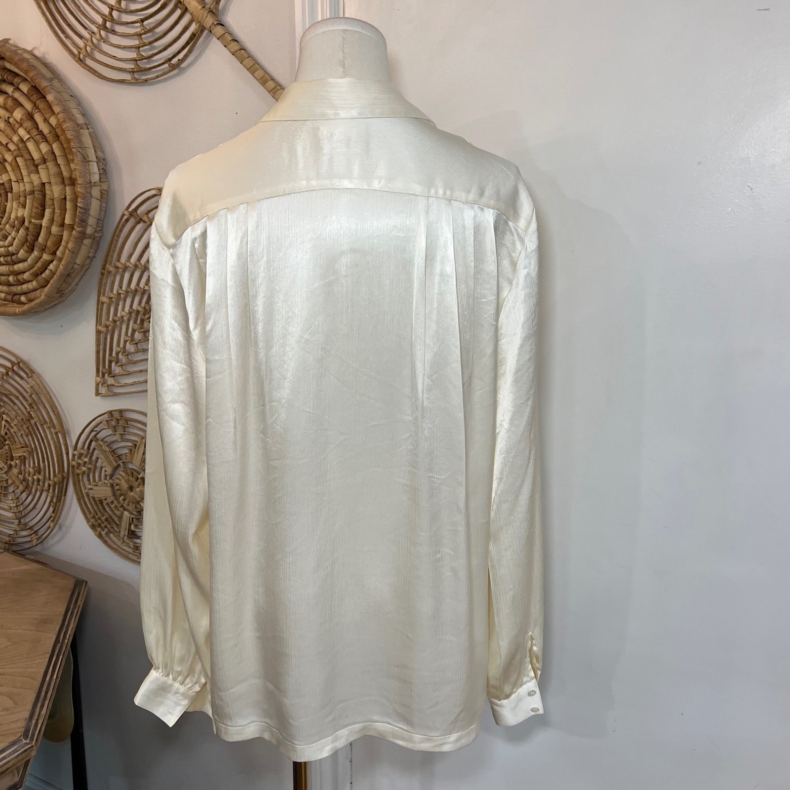 Vintage Liz Claiborne Ivory Satin Blouse Shimmer Button Front Long Sleeve 10