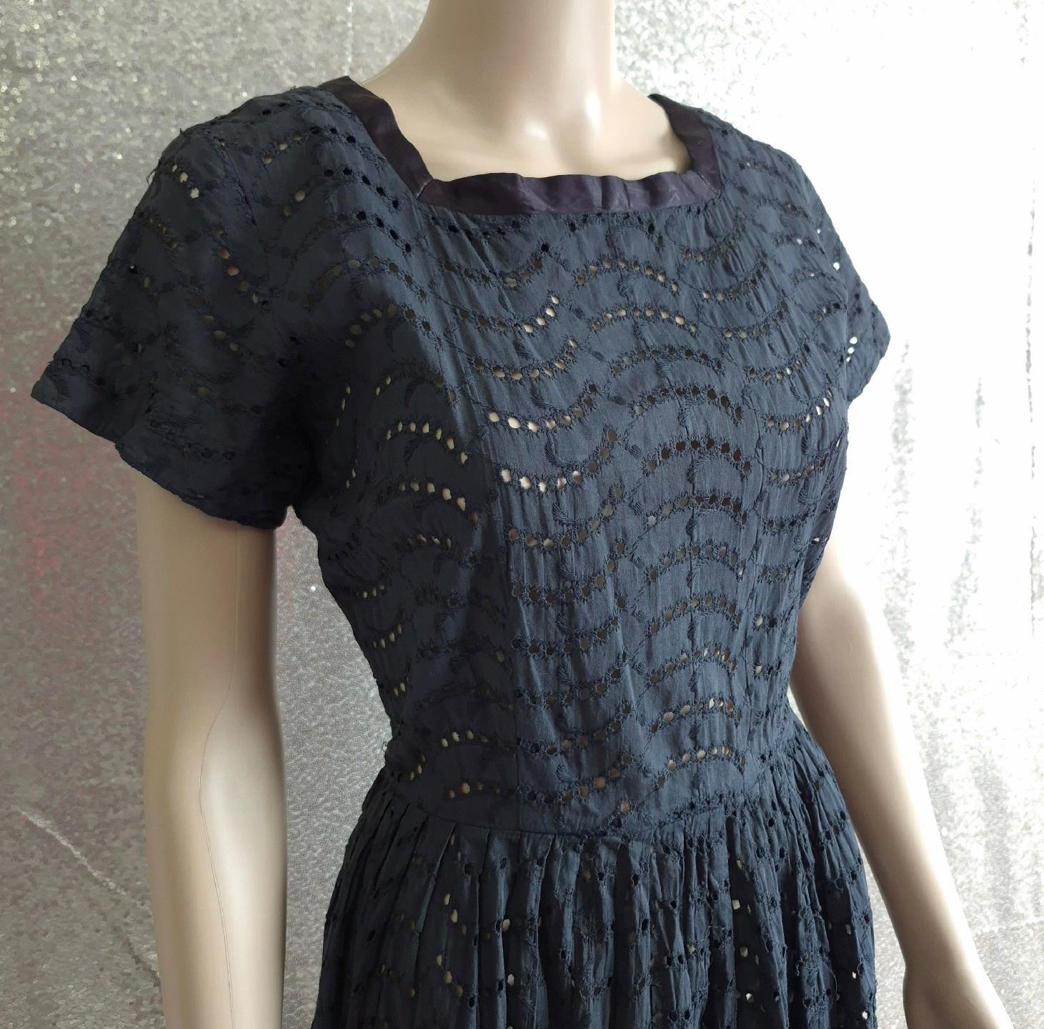 POST WAR BLACK COTTON EYELET vintage 1940s 50s Square Neck DAY DRESS – S / M