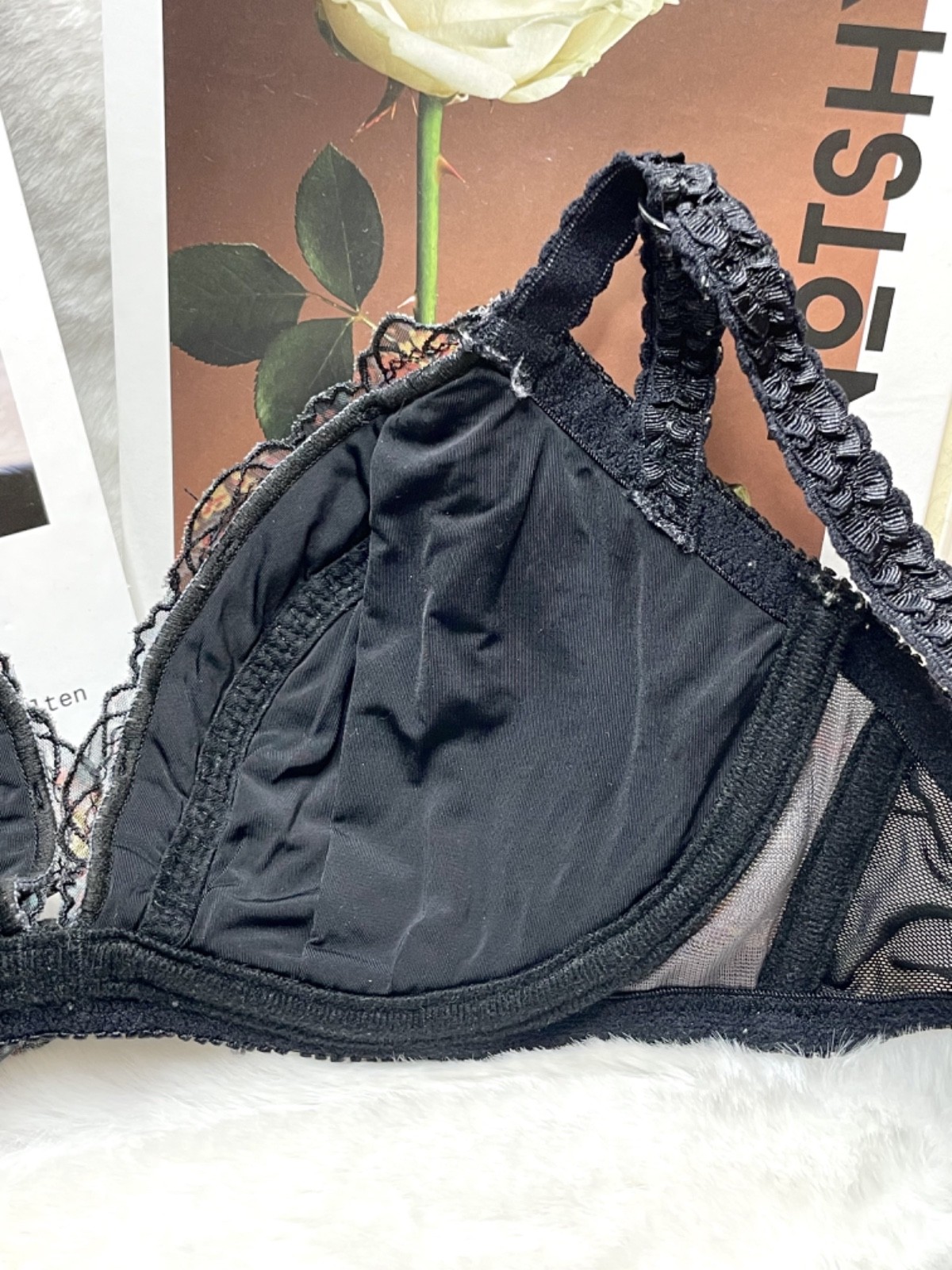 Vintage Nylon Floral Lace Underwire Bra 32DD Silky Soft Cup Back Closure