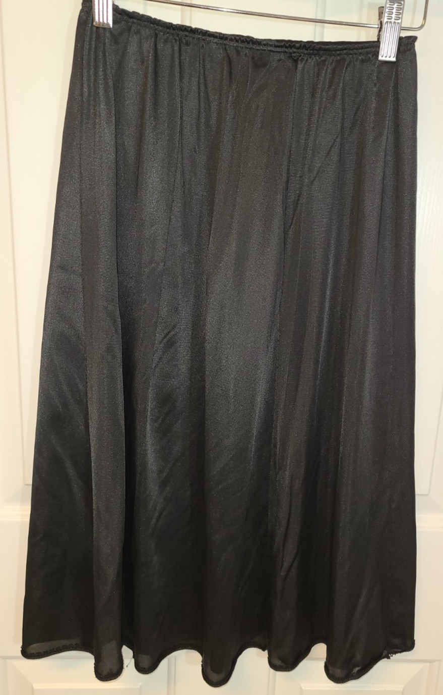 Vtg 100% Nylon Half Slip Black Sz Med Elastic Waist (Stretch to 38 in) 25″ Long