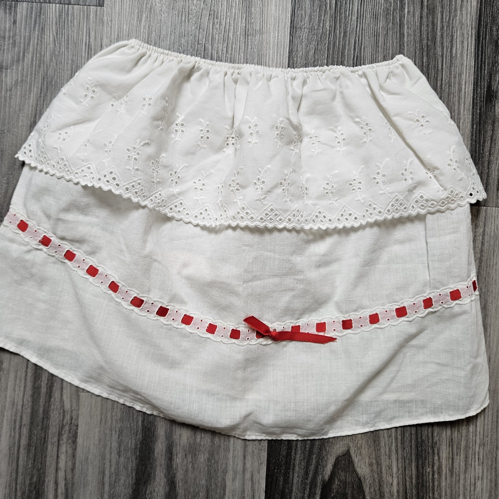 VTG NOS Women’s White Bandeau Strapless Top White Eyelet Embroidery Red Ribbon