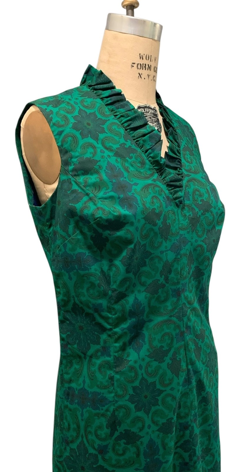 Vintage 60s/70s Women’s Baroque Print Sleeveless Ruffled Neck Maxi Dress – Sz M